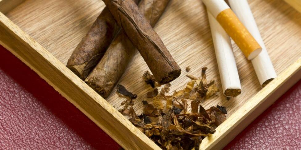 What's the difference between a cigar and a cigarette?